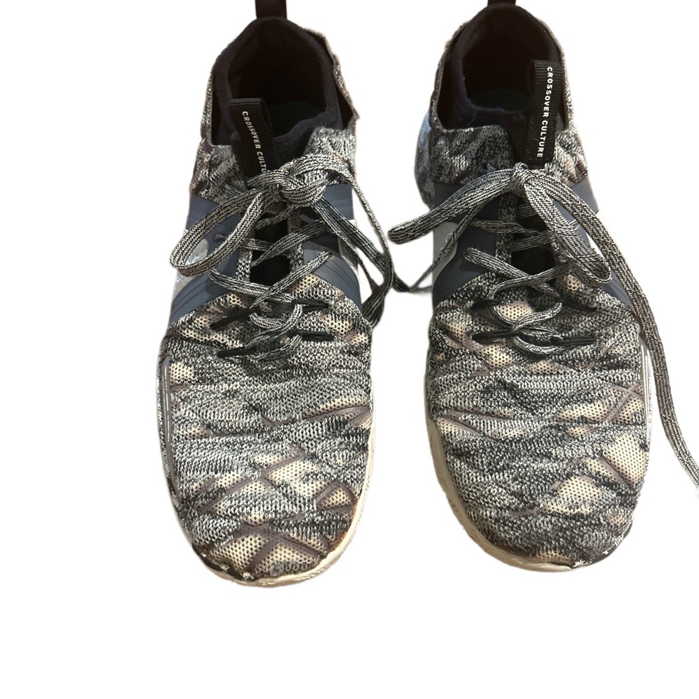 Men's Athletic Shoes in Black and Gray - Picture 2 of 9